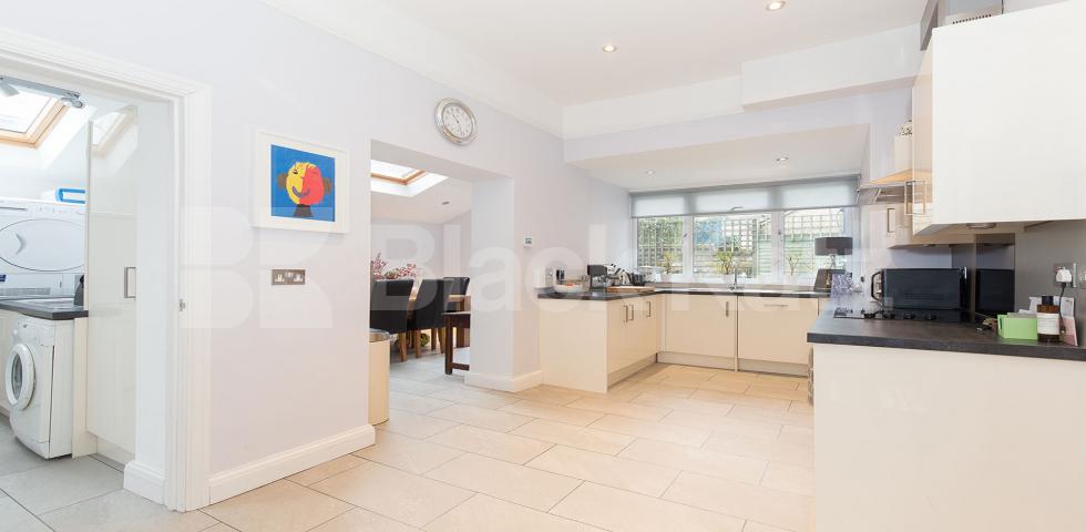 			A Must See Property, 2 Bedroom, 1 bath, 1 reception End Terraced House			 Cecile Park, Crouch End